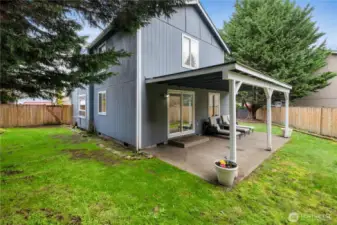 Back yard view of large yard with green grass and room to play or plant a garden in