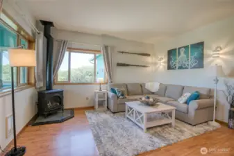 Laminate flooring throughout