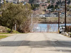 Easy Access to the Park/Loop Trail from River Park Ave