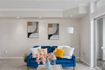 Living Room – Cozy Comfort, Perfect for Relaxing or Entertaining!