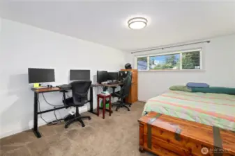 Spacious 4th bedroom being used as an office/bed with space