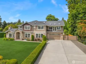 Large driveway to fit 10+ cars