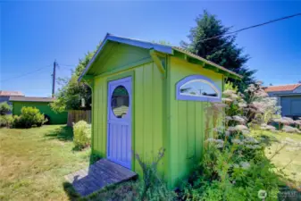 Adorable garden shed