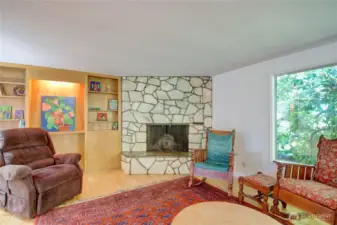 Built in book shelves, hardwood flooring and fireplace for cozy PNW nights.