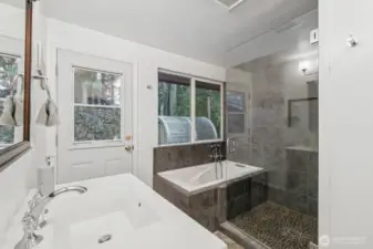 Primary en suite