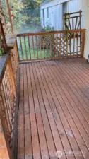 Large covered front deck.