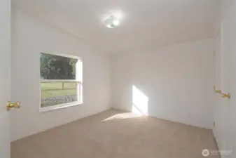 Guest Bedroom 2-Mnt View