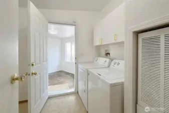 Laundry room to Breezeway & Garage