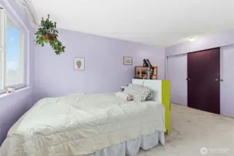 Extra large Primary with strong closet space