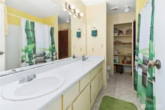 Full bath connects to primary and hallway