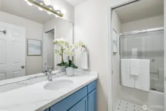 full upstairs bathroom