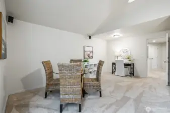 Bonus room, large space with many possibilities