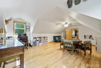 Flexible spaces for work or hobbies.