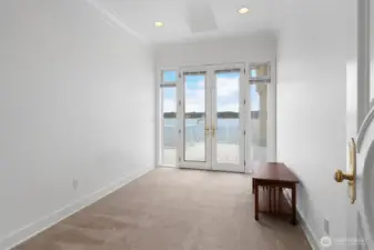 Bonus room - could be an office, exercise room...