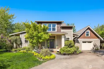 Beautiful Craftsman home on a sunny corner lot on the south end of Bainbridge Island