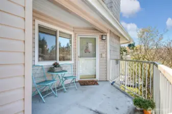 Front porch to entry