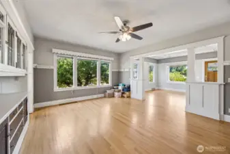 Spacious Dining room