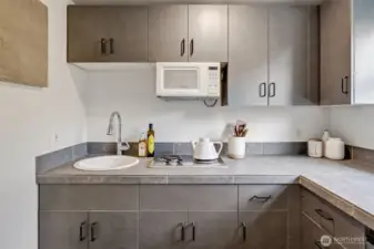 Lowe Level Kitchenette