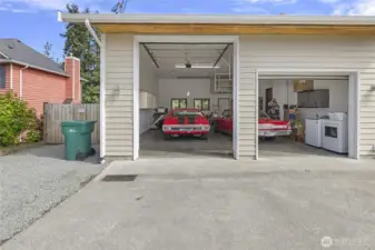 Tandem or RV parking INSIDE with 11' door and 12' ceilings.