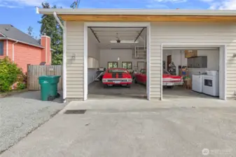 Tandem or RV parking INSIDE with 11' door and 12' ceilings.