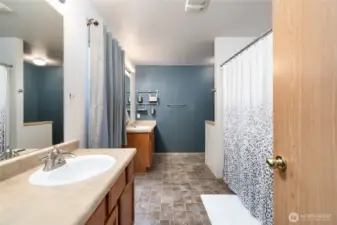 Primary bath with 2 sinks