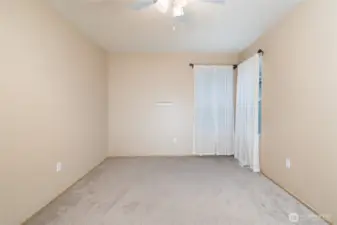 nice sized 2nd bedroom