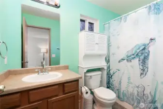 upstairs guest bathroom