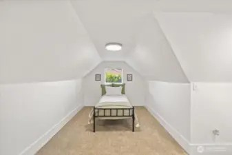 Bedroom/Flex space on upper floor