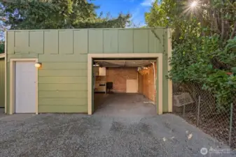 1 car garage with ample space for workshop