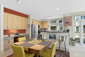 Open floorplan allows for easy entertaining while meal prepping the Kitchen.