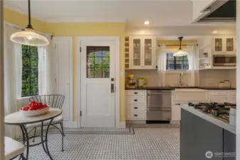 Updated appliances and lighting throughout