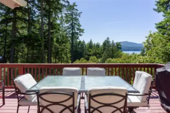 A forest escape with picturesque views of East Sound
