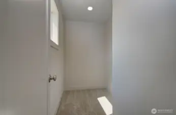 BD 3 Walk-in Closet