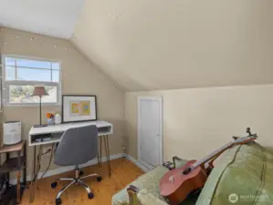 The office nook is nice and private and gives nice views out the window.