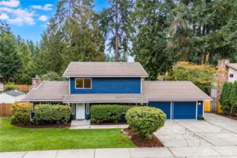 Fantastic location. Wonderful neighborhood. Ready to move in! Come make it yours.