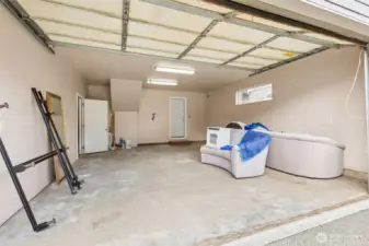 3 car garage. This pic is of 2 car area with separation from 1 car side.