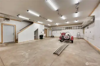 Shop/garage with tons of storage.  If you don't have a classic 1950's Harley with a sidecar, what could you have here?