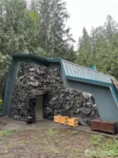 2000 +/_ sq ft outbuilding