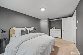 Primary suite with closet system