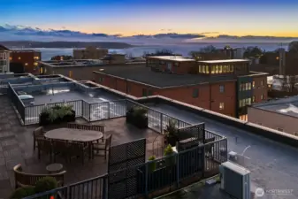 Imagine owning this lovely condo and enjoying this rooftop deck and Queen Anne's living at its finest!