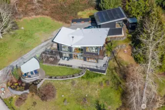 Unparalleled sophistication in a functional modern design. One of a kind with expansive views and tremendous entertaining spaces.