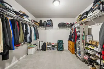 10x10 Walk-in Closet