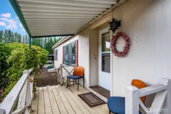 Convenient double entry access makes coming and going simple and stress-free.