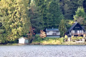 Welcome to your lakefront canvas, just 1.5 hours from Seattle.