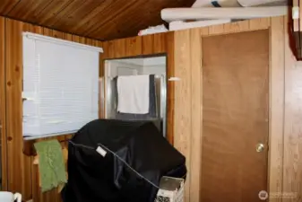 Spacious bathroom ready for upgrades!