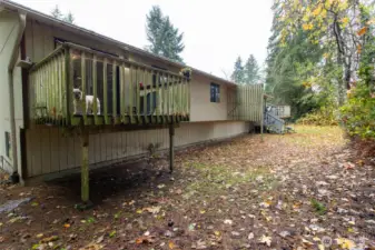Large backyard - view from 1177 side