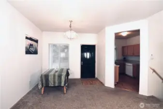 Dining Area & Entry - Main Level