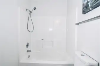 Bedroom 2 - Full Bath2.1