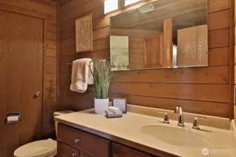 Main Level 3/4 bathroom