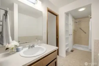 Master bedroom Main Floor